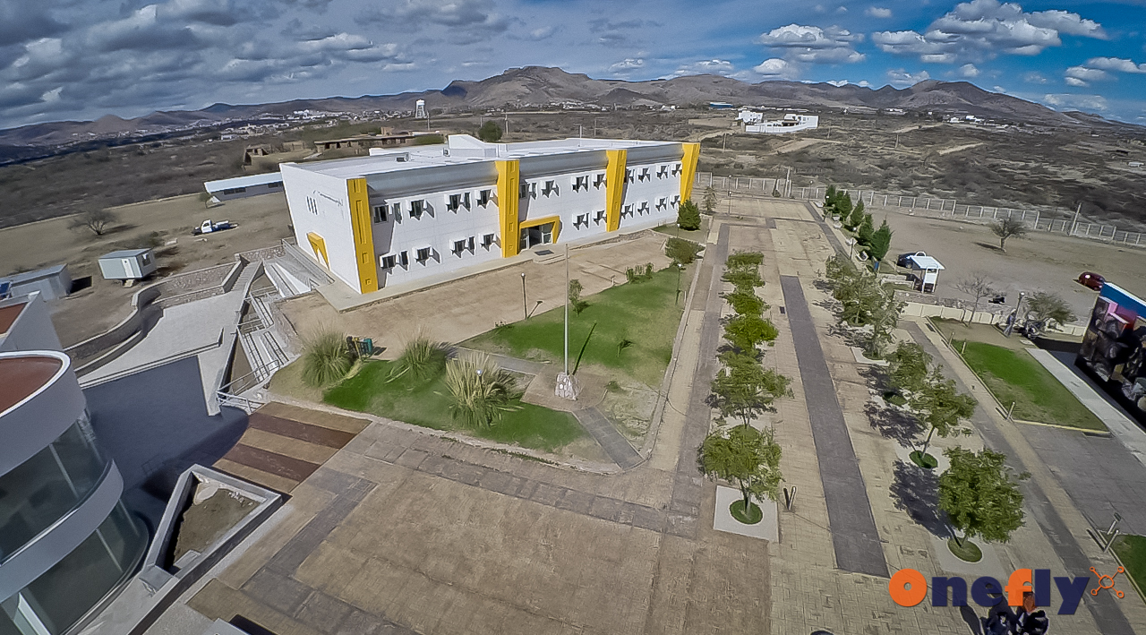 recorrido aéreo en universidad de mecatrónica con drones